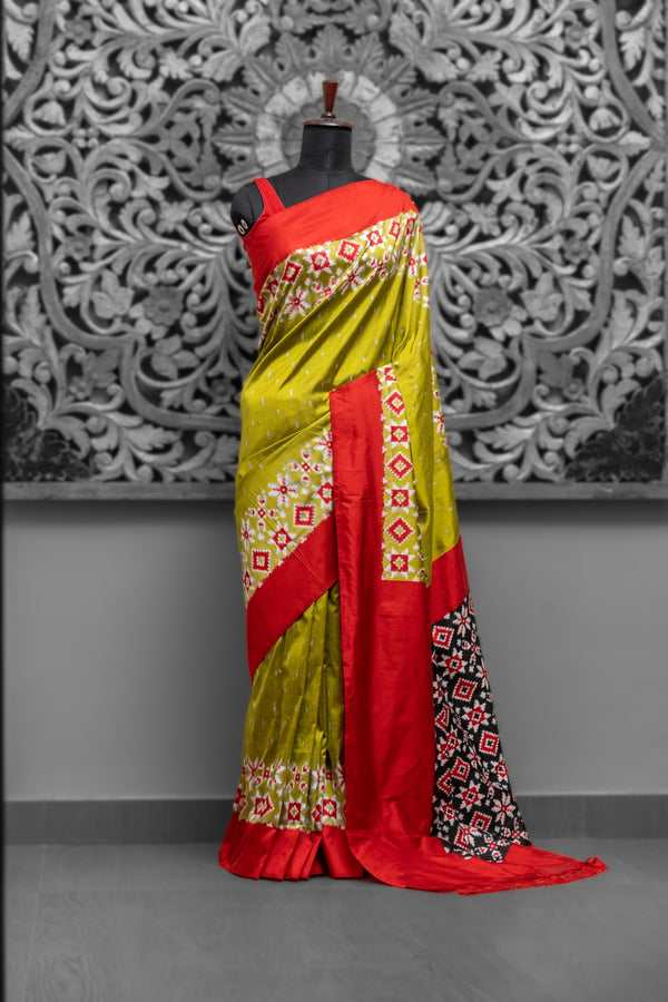 Pochampally Ikkat Sari with Telia Pallu