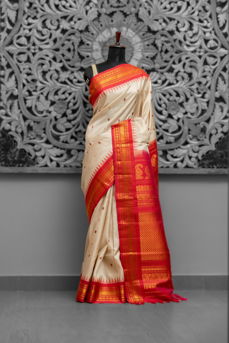 Small Border Kuttu Gadwal Saree