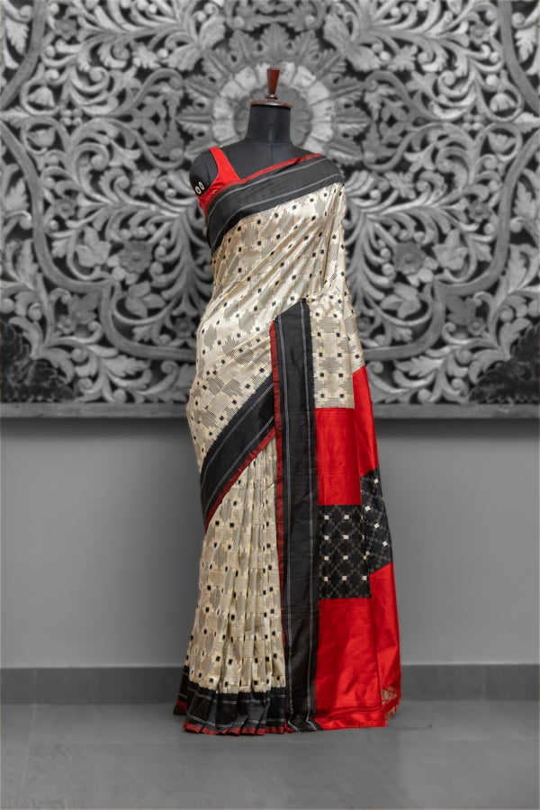 Pochampally Ikkat Silk Saree with Contrast Blouse Piece